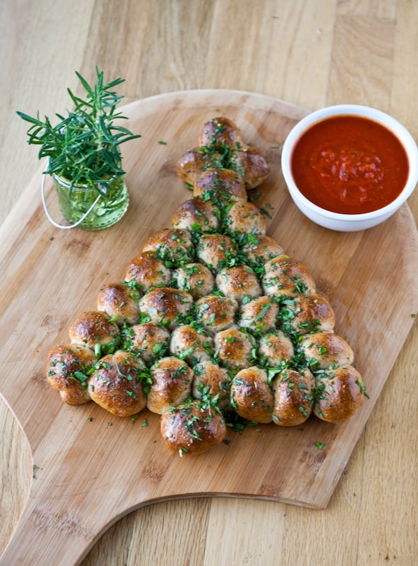 Christmas Tree Pull Apart by EclecticRecipes.com #recipe