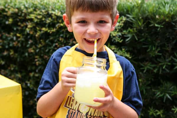 child drinking lemonade