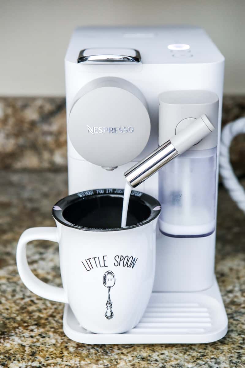 coffee machine frothing milk